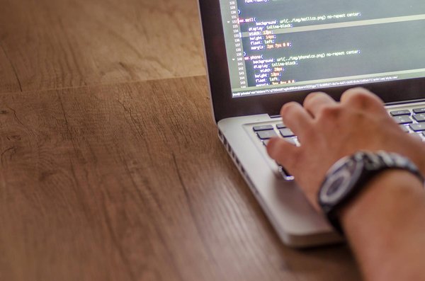 Les avantages de faire appel à une agence de création de site web à Lille pour votre présence en ligne